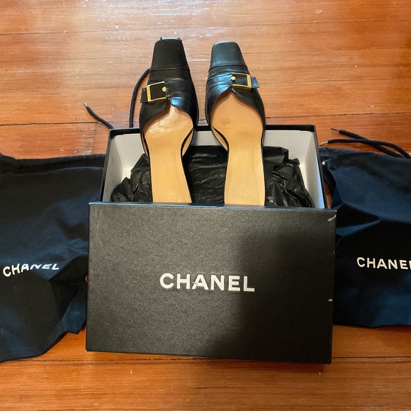 Chanel - Picture 1 of 5